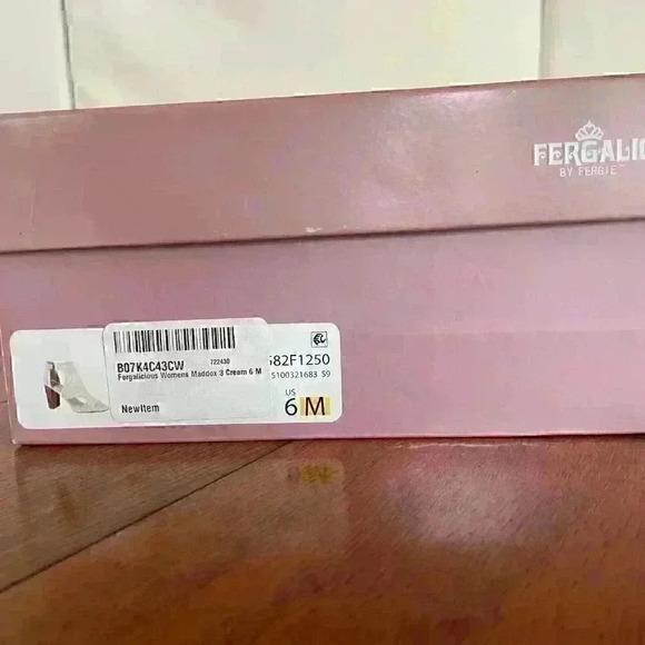 Fergalicious Maddox 3 Peep Toe Block Heels Maddox 3 Cream SIZE 6 (BRAND NEW) - Picture 16 of 16